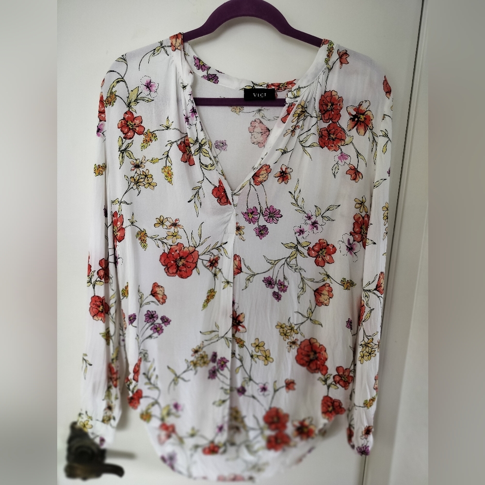 Vici 100% Rayon Floral VNeck Snap Front Pullover Blouse Size Small